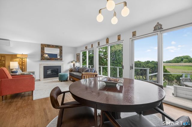 11 Cambridge Court East, Old Saybrook, CT 06475