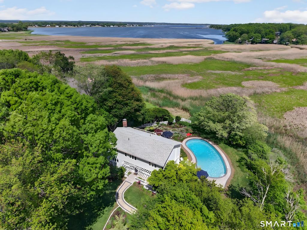 11 Cambridge Court East, Old Saybrook, CT 06475