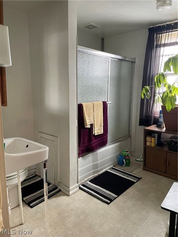 403 Nassau Street W, East Canton, OH 44730