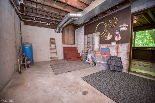 1683 Ridge Road, Hinckley, OH 44233
