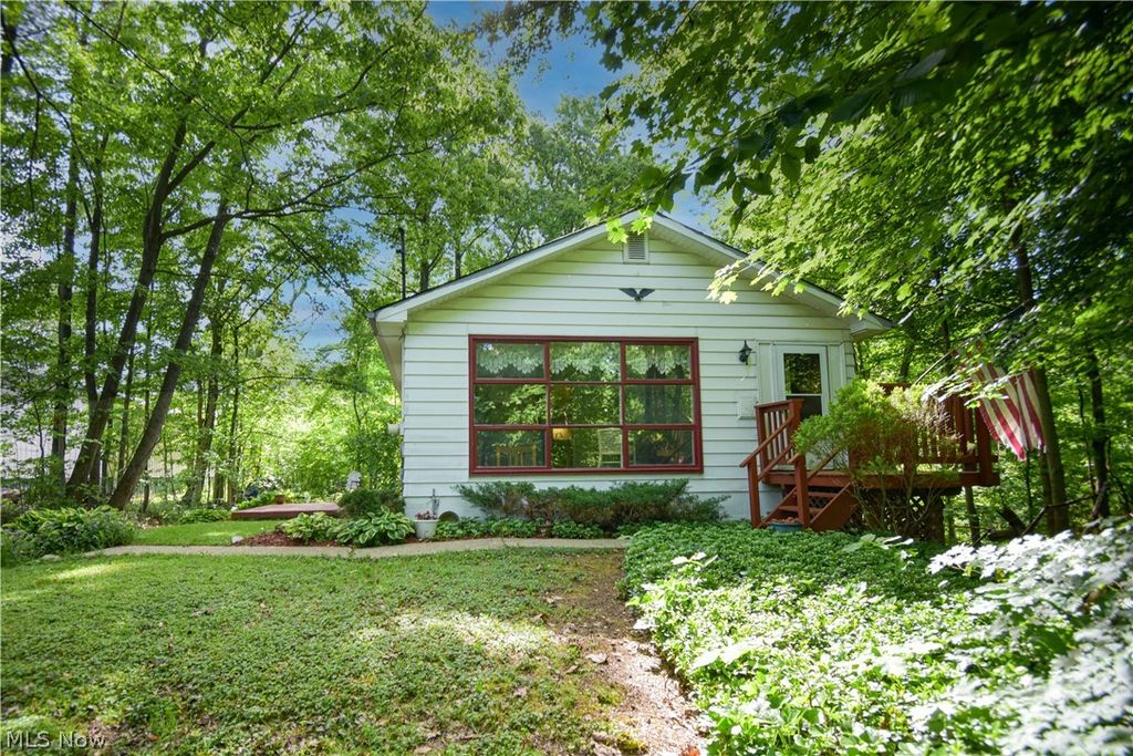 1683 Ridge Road, Hinckley, OH 44233