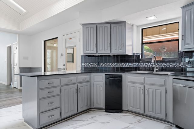 1908 Lakehill Court, Arlington, TX 76012