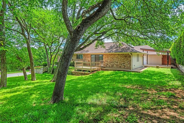 1908 Lakehill Court, Arlington, TX 76012