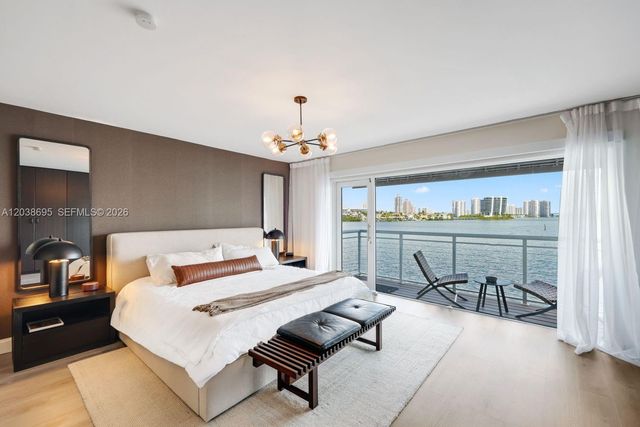 3927 NE 171st St, North Miami Beach, FL 33160