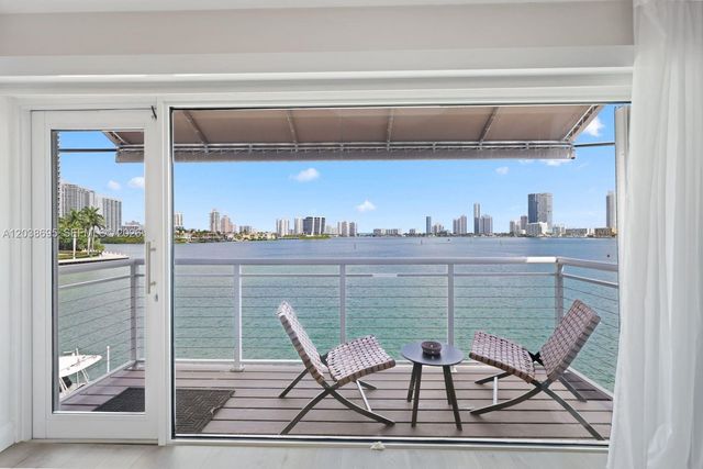 3927 NE 171st St, North Miami Beach, FL 33160