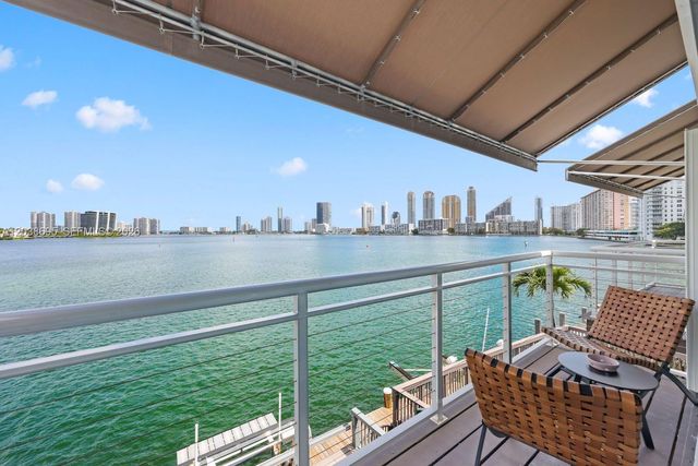 3927 NE 171st St, North Miami Beach, FL 33160