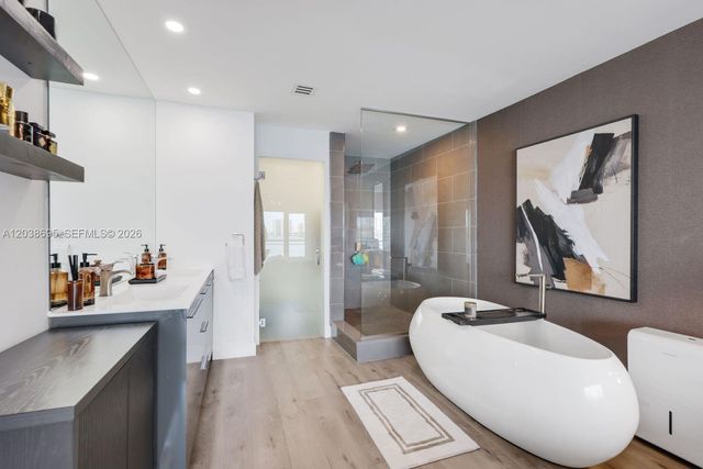 3927 NE 171st St, North Miami Beach, FL 33160
