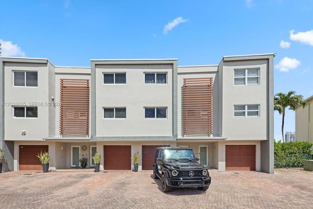 3927 NE 171st St, North Miami Beach, FL 33160