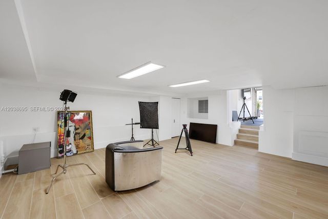 3927 NE 171st St, North Miami Beach, FL 33160