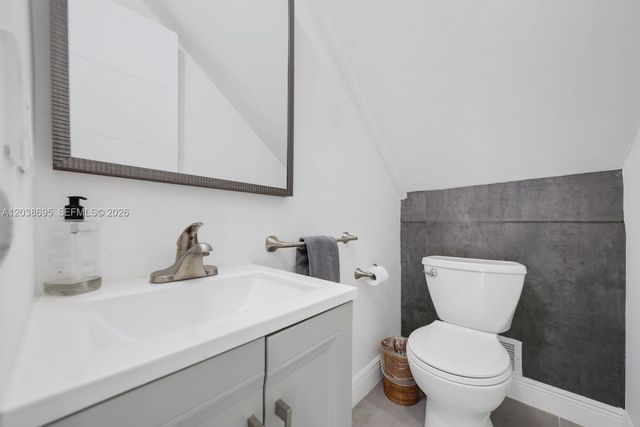 3927 NE 171st St, North Miami Beach, FL 33160