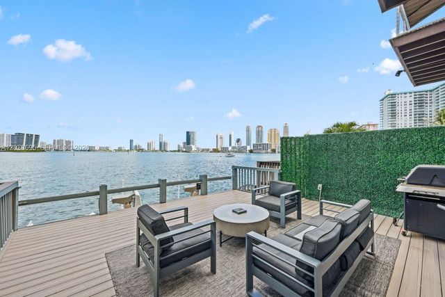 3927 NE 171st St, North Miami Beach, FL 33160
