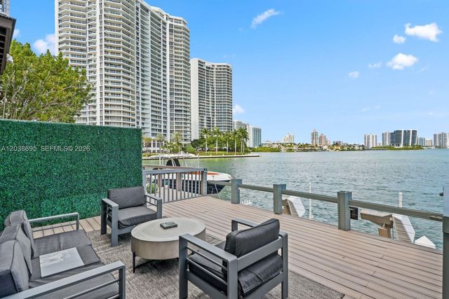 3927 NE 171st St, North Miami Beach, FL 33160