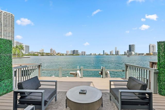 3927 NE 171st St, North Miami Beach, FL 33160