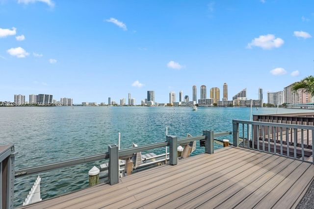 3927 NE 171st St, North Miami Beach, FL 33160