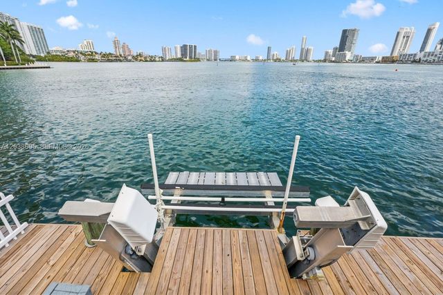 3927 NE 171st St, North Miami Beach, FL 33160