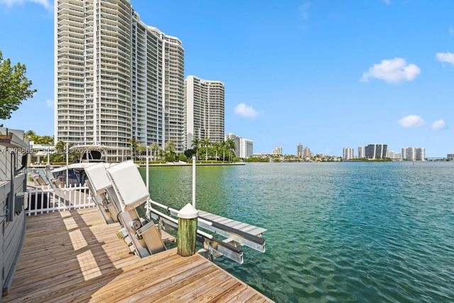 3927 NE 171st St, North Miami Beach, FL 33160