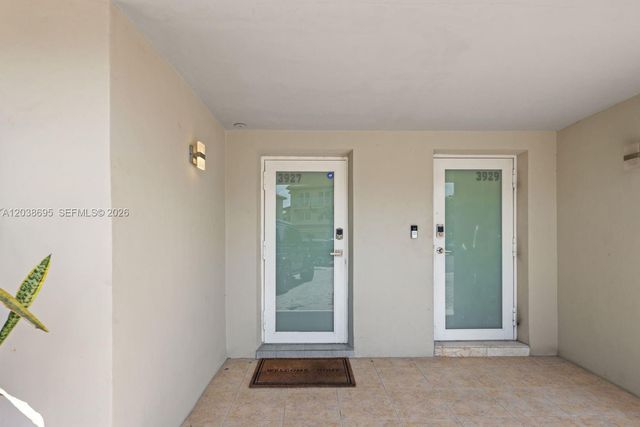 3927 NE 171st St, North Miami Beach, FL 33160