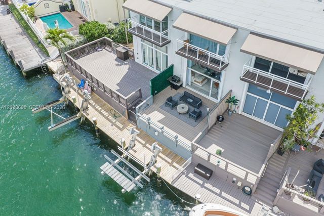 3927 NE 171st St, North Miami Beach, FL 33160
