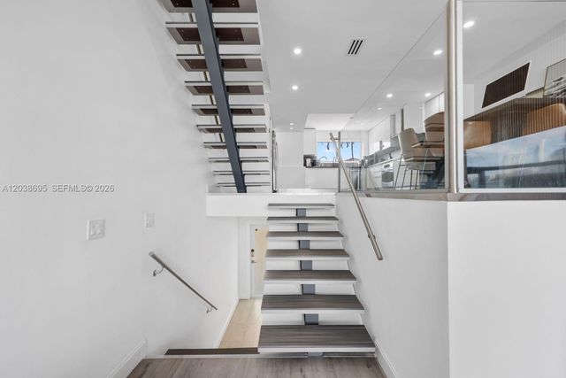 3927 NE 171st St, North Miami Beach, FL 33160