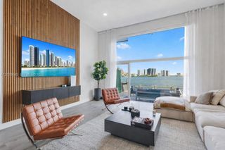 3927 NE 171st St, North Miami Beach, FL 33160