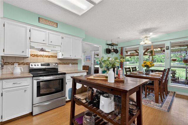 5729 Santa Clara Dr, Robstown, TX 78380