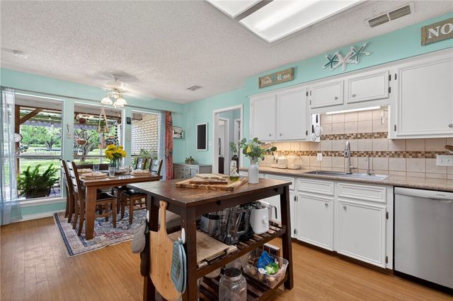 5729 Santa Clara Dr, Robstown, TX 78380