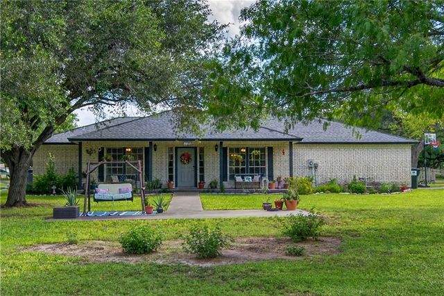 5729 Santa Clara Dr, Robstown, TX 78380