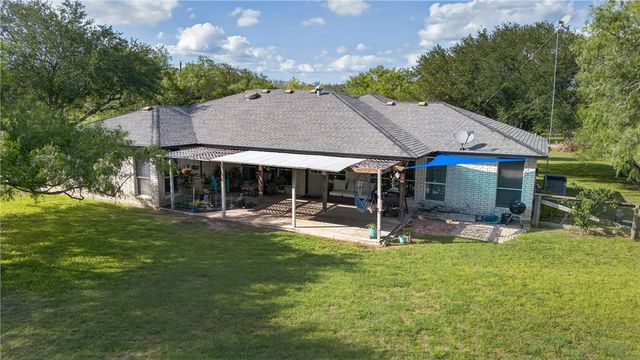 5729 Santa Clara Dr, Robstown, TX 78380