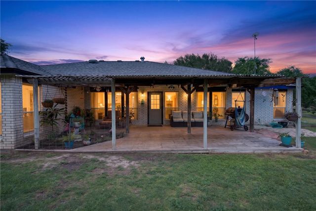 5729 Santa Clara Dr, Robstown, TX 78380