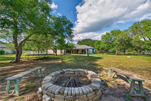 5729 Santa Clara Dr, Robstown, TX 78380