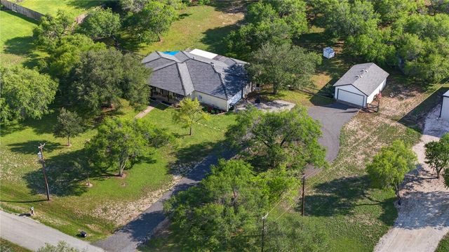 5729 Santa Clara Dr, Robstown, TX 78380