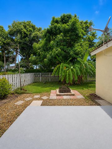 6711 GREEN ISLAND Circle, Lake Worth, FL 33463