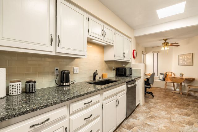 2945 Plaza Azul, Santa Fe, NM 87507