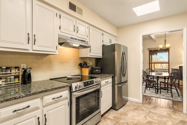 2945 Plaza Azul, Santa Fe, NM 87507