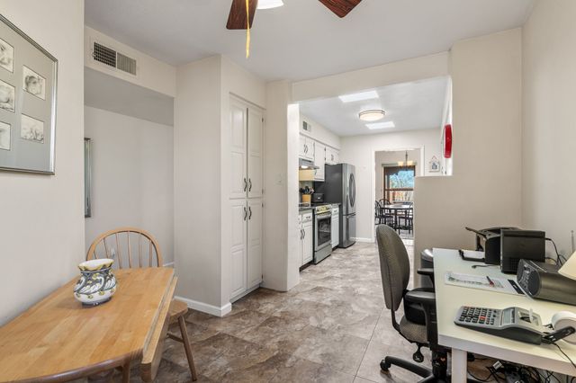 2945 Plaza Azul, Santa Fe, NM 87507