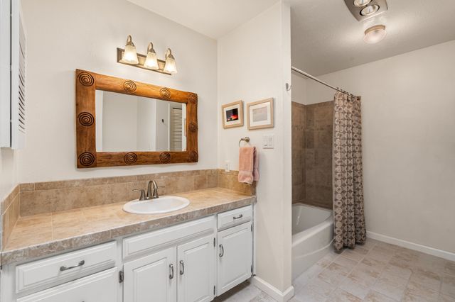 2945 Plaza Azul, Santa Fe, NM 87507