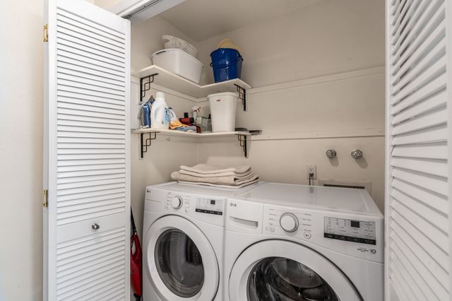 2945 Plaza Azul, Santa Fe, NM 87507