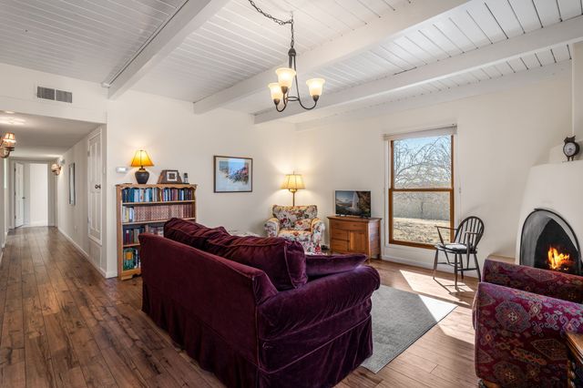 2945 Plaza Azul, Santa Fe, NM 87507