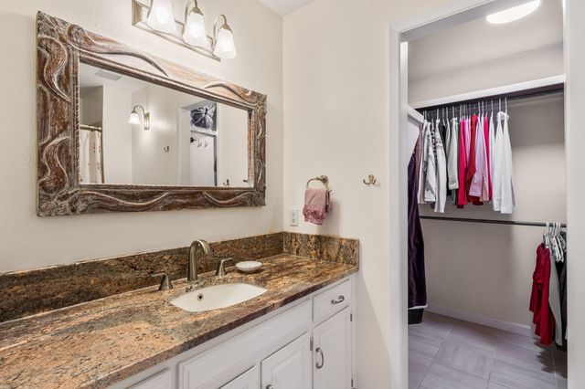 2945 Plaza Azul, Santa Fe, NM 87507