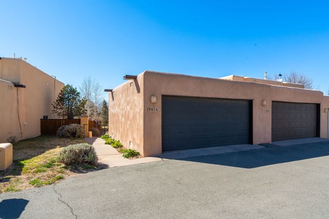 2945 Plaza Azul, Santa Fe, NM 87507