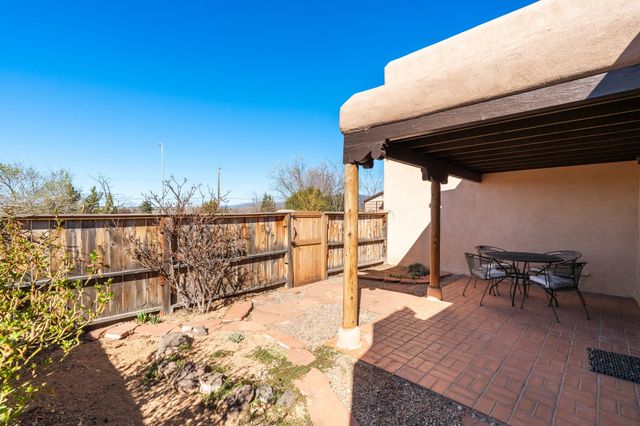 2945 Plaza Azul, Santa Fe, NM 87507