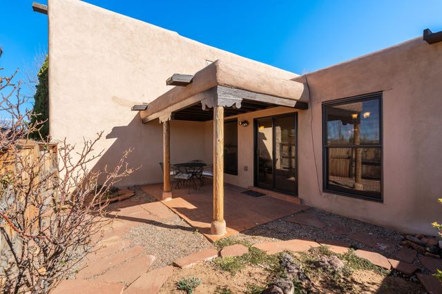 2945 Plaza Azul, Santa Fe, NM 87507