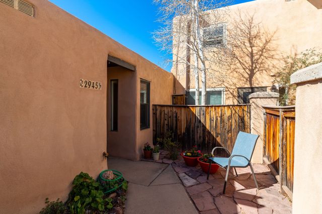2945 Plaza Azul, Santa Fe, NM 87507