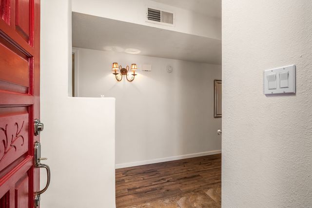 2945 Plaza Azul, Santa Fe, NM 87507