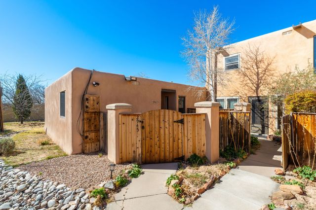 2945 Plaza Azul, Santa Fe, NM 87507