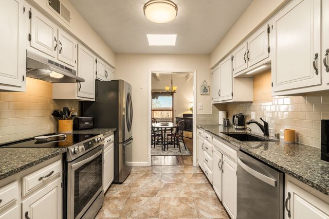 2945 Plaza Azul, Santa Fe, NM 87507