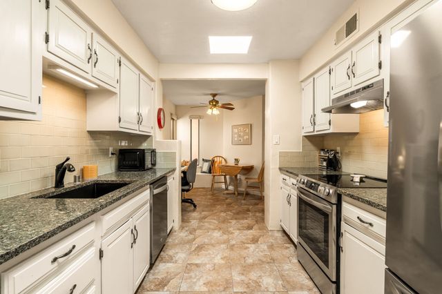 2945 Plaza Azul, Santa Fe, NM 87507