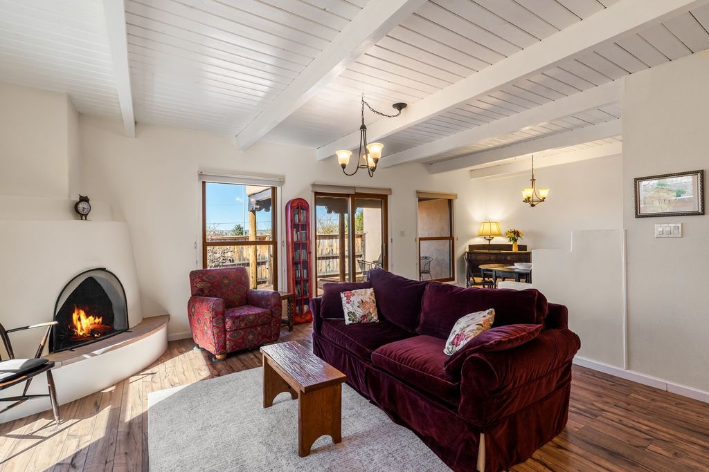 2945 Plaza Azul, Santa Fe, NM 87507