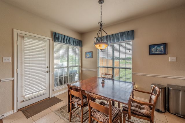 1424 Bassett Hound Drive, Fort Worth, TX 76052
