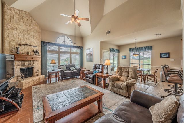 1424 Bassett Hound Drive, Fort Worth, TX 76052